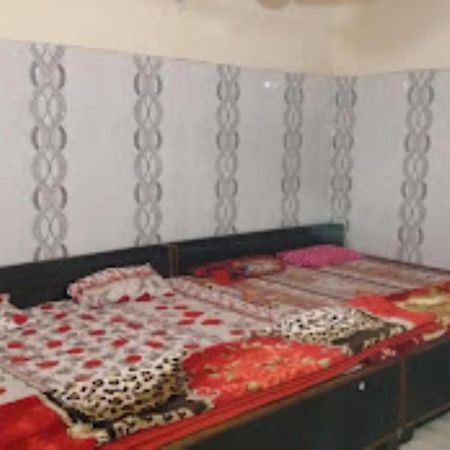 Maatu Shri Comfort Stay-Guest House Mathura Ngoại thất bức ảnh