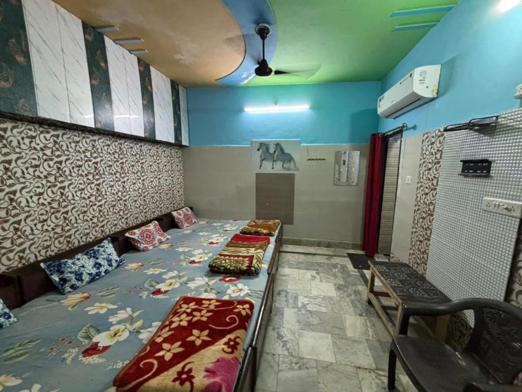 Maatu Shri Comfort Stay-Guest House Mathura Ngoại thất bức ảnh