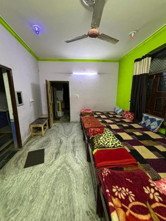 Maatu Shri Comfort Stay-Guest House Mathura Ngoại thất bức ảnh