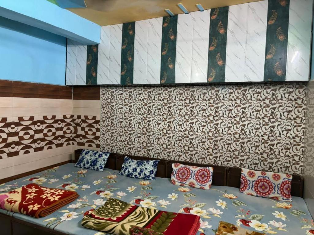 Maatu Shri Comfort Stay-Guest House Mathura Ngoại thất bức ảnh