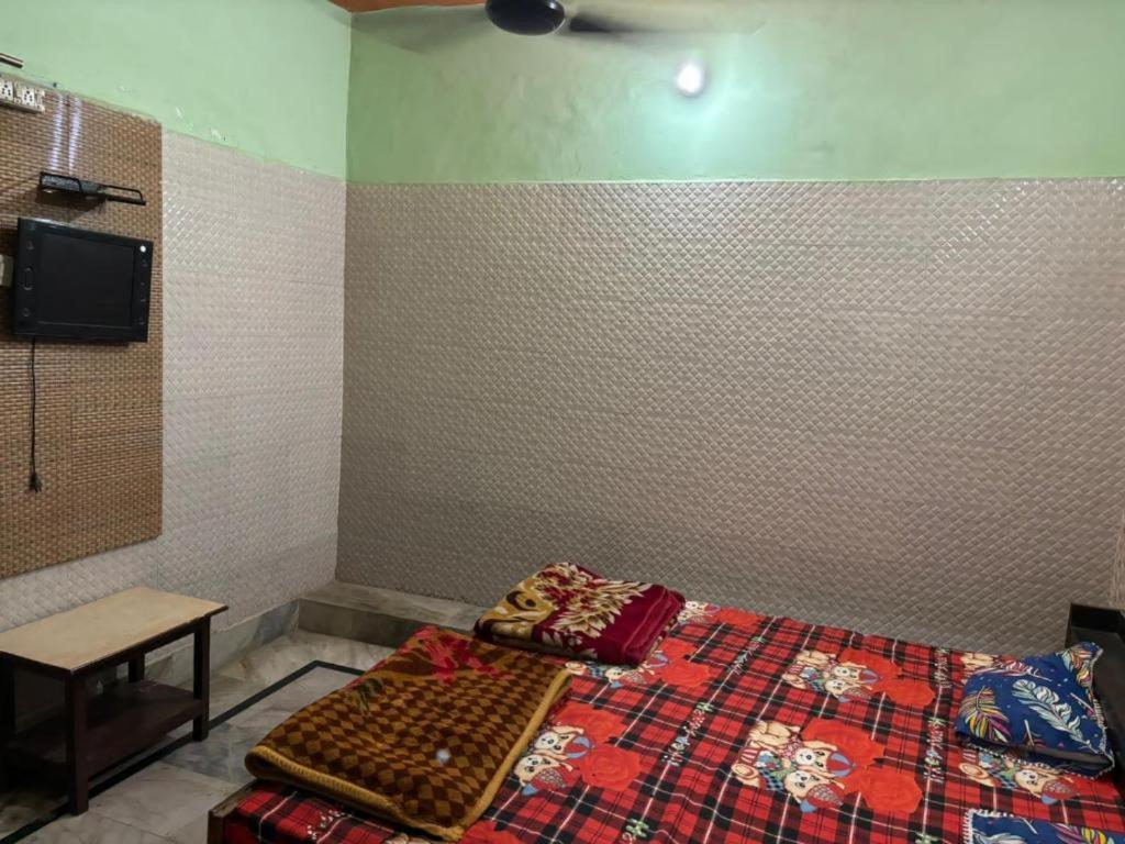 Maatu Shri Comfort Stay-Guest House Mathura Ngoại thất bức ảnh